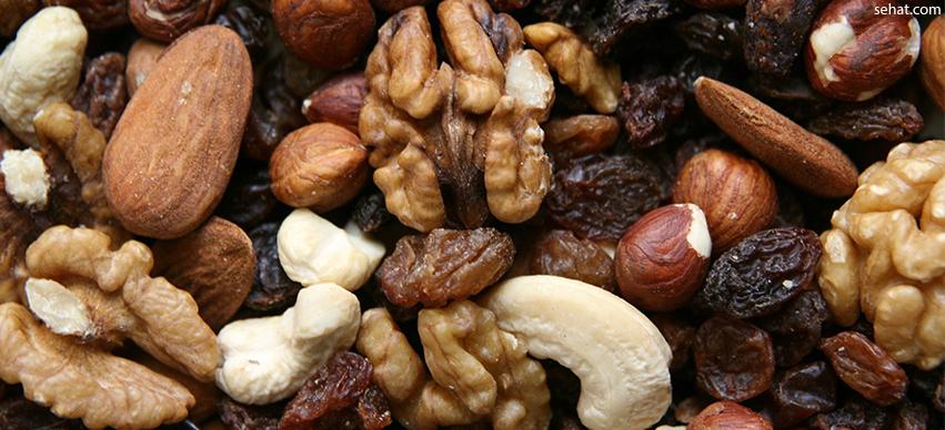 Nuts and dry fruits - Food to eat after ovulation to get pregnant