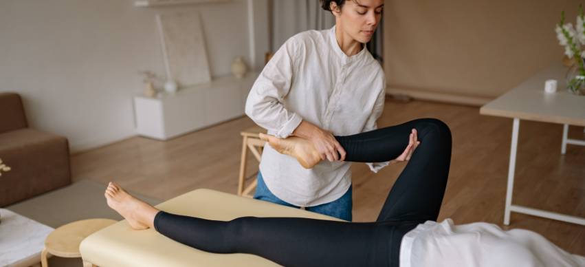 Physical Therapy vs. Chiropractic Care: Which Treatment Approach Is Right for You?