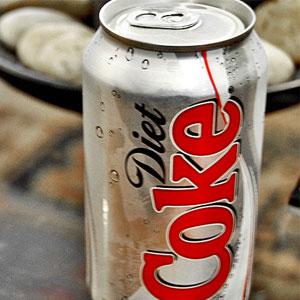 A debate sparks up in medical community about diet sodas aiding in weight loss